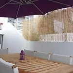 诺沃格拉卡公寓 *